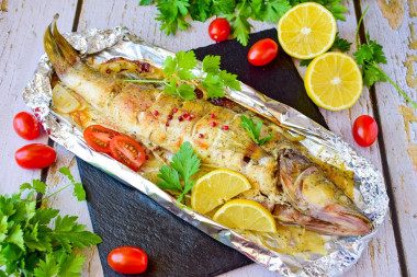 Pike perch in sour cream in the oven baked