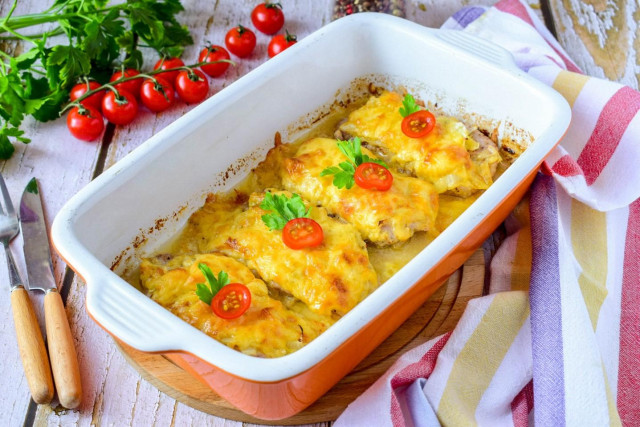 Pork with mayonnaise and cheese in the oven