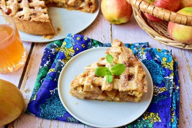 Apple and cinnamon pie