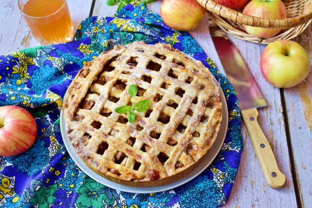 Apple and cinnamon pie