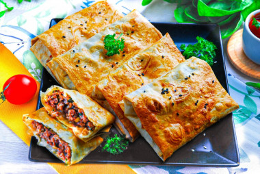 Lavash with minced meat and cheese in the oven