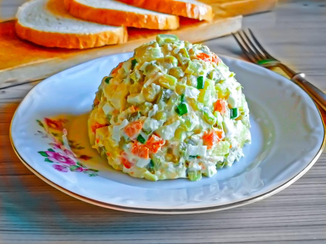 Stolichny classic salad with chicken