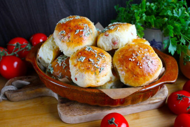 Rolls with cheese from yeast dough