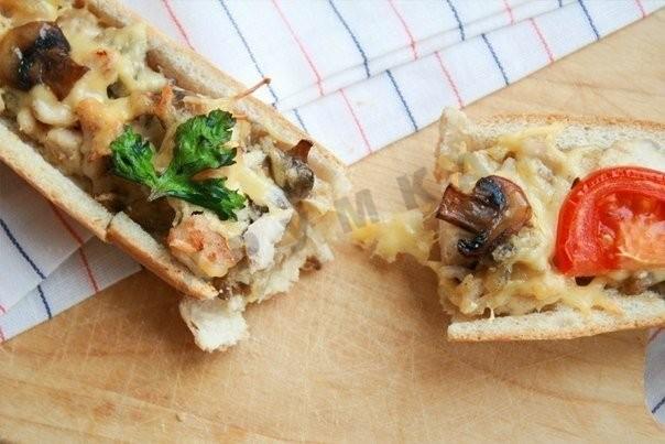 Stuffed loaf in the oven with cheese