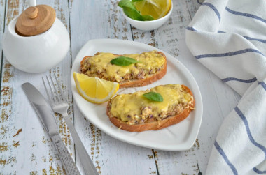 Saury and egg sandwiches in the oven