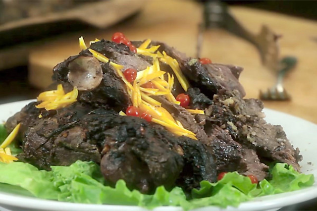 Roe deer baked in the oven