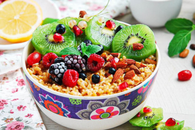 Bulgur porridge with milk