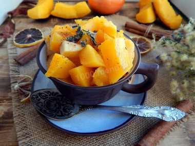 Pumpkin with apples and honey in the oven in pieces