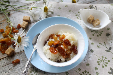 Funeral kutya with rice raisins for a wake