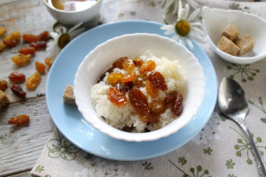 Funeral kutya with rice raisins for a wake