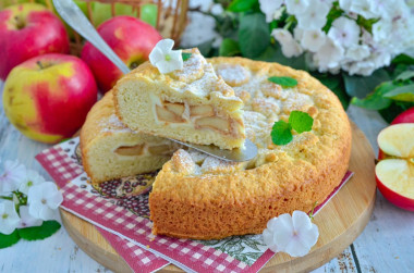 Apple pie with sour cream filling