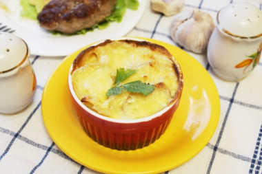 Potato gratin in the oven classic