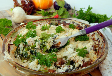 Cauliflower with minced meat in the oven