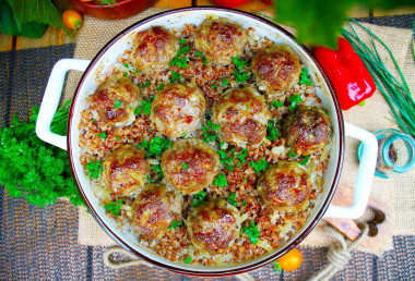 Buckwheat with meatballs in the oven