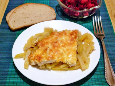 Potatoes with chicken fillet in the oven