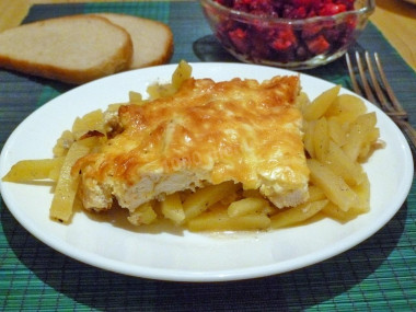 Potatoes with chicken fillet in the oven