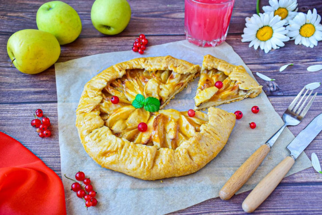 Biscuits with apples