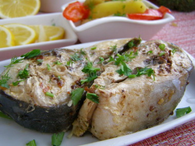 Tuna in foil in the oven steaks