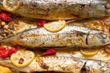 Horse mackerel baked in the oven