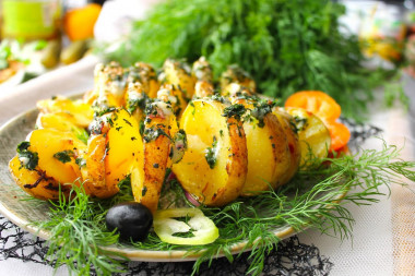 Potatoes spiral on skewers in the oven