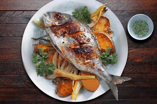 Bream in the oven with potatoes