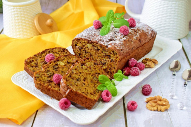 Carrot cake with nuts