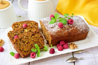 Carrot cake with nuts