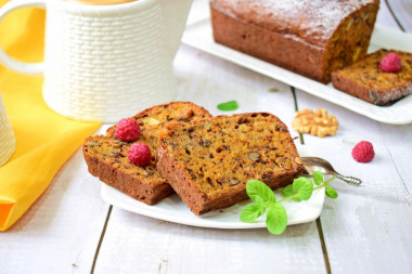 Carrot cake with nuts