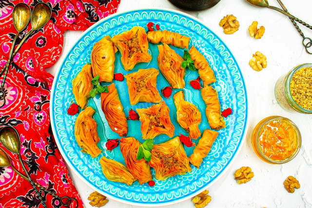 Turkish baklava made of filo dough with walnuts