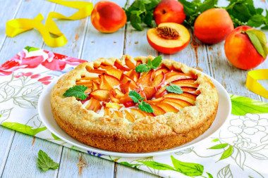 Shortbread pie with nectarines in the oven