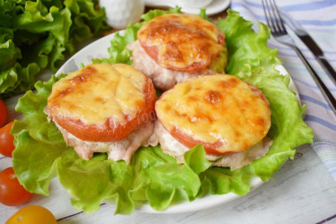 Cutlets with tomato and cheese in the oven