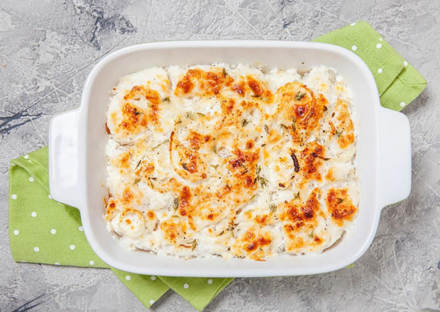 Fish with cheese in sour cream in the oven