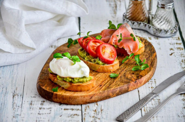 Toasts with avocado