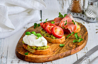 Toasts with avocado