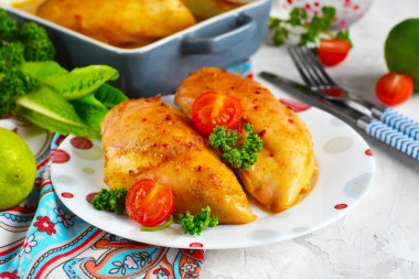 Chicken breasts with mustard and honey in the oven