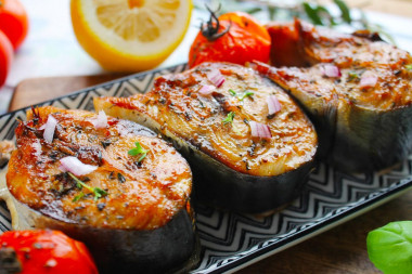 Tuna steak in the oven in soy sauce