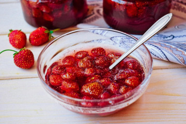 Strawberries in syrup for winter