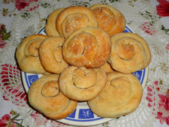 Hastily sweet buns in the oven