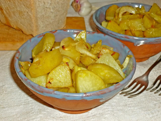 Baked potatoes with onions in the oven