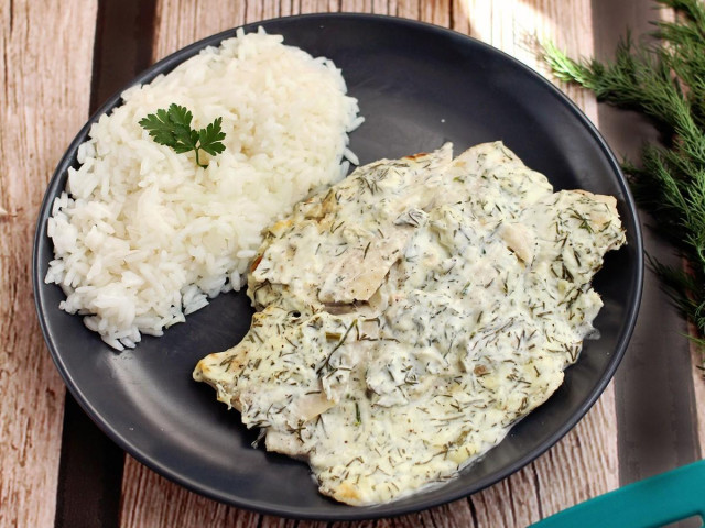 Pollock fillet in sour cream in the oven