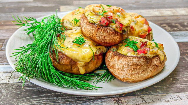 Mushrooms stuffed with ham and cheese in the oven