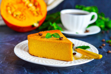 Simple pumpkin pie with cottage cheese and pumpkin in the oven