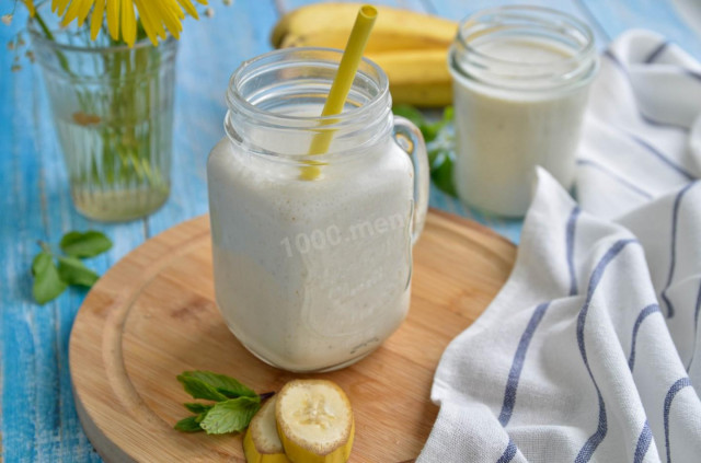 Kefir cocktail with banana