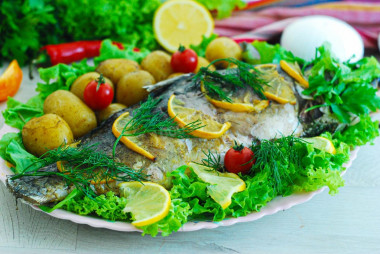 River fish baked in the oven in foil