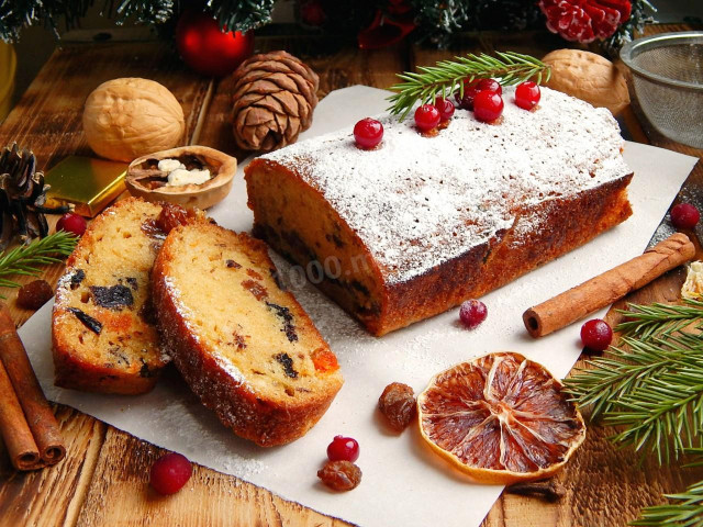 Christmas cupcake with dried fruits