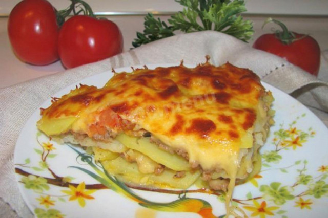 Potato lasagna with minced meat in the oven