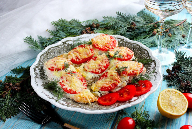 Baked red fish in sour cream in the oven