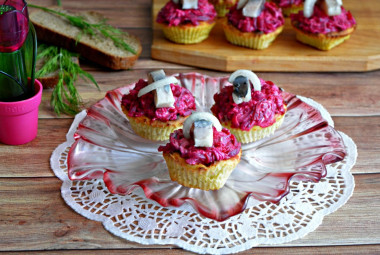 Potato baskets with stuffing in the oven