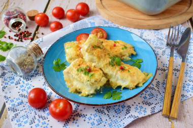 Pike perch fillet, baked in sour cream in the oven