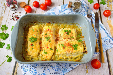 Pike perch fillet, baked in sour cream in the oven